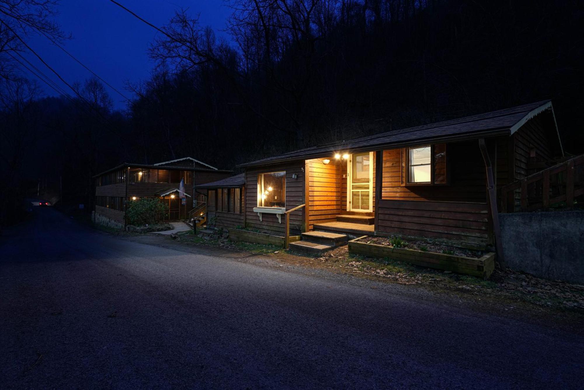 River Front Resort 埃尔金斯 外观 照片